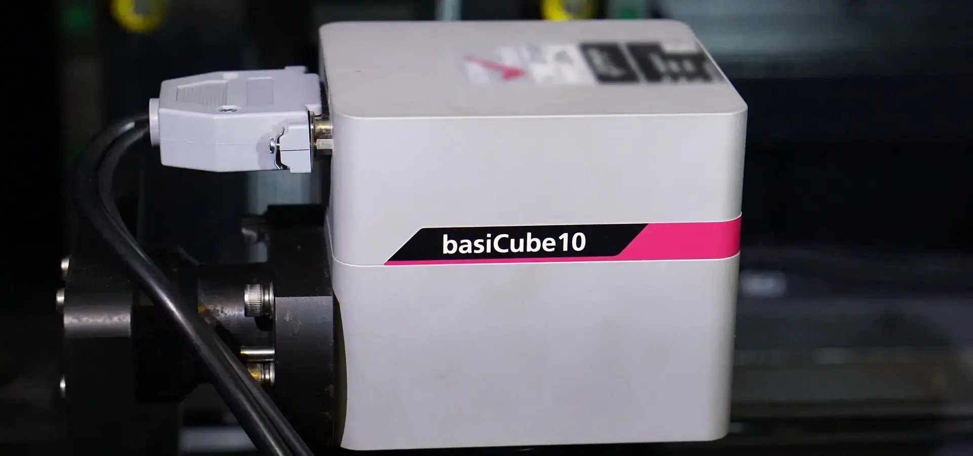 Industrial 3D printer hardware featuring servo motors and galvo laser scanning for reliability