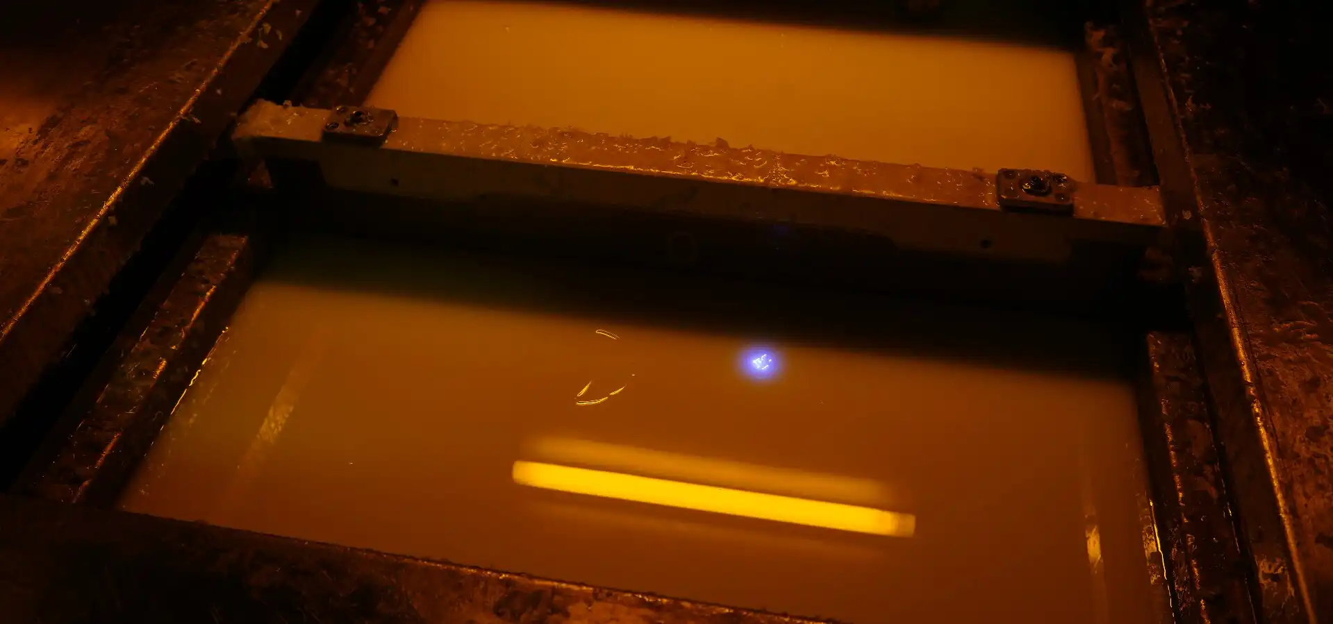 An image showing the laser scanning process during 3D printing, highlighting the precise material deposition