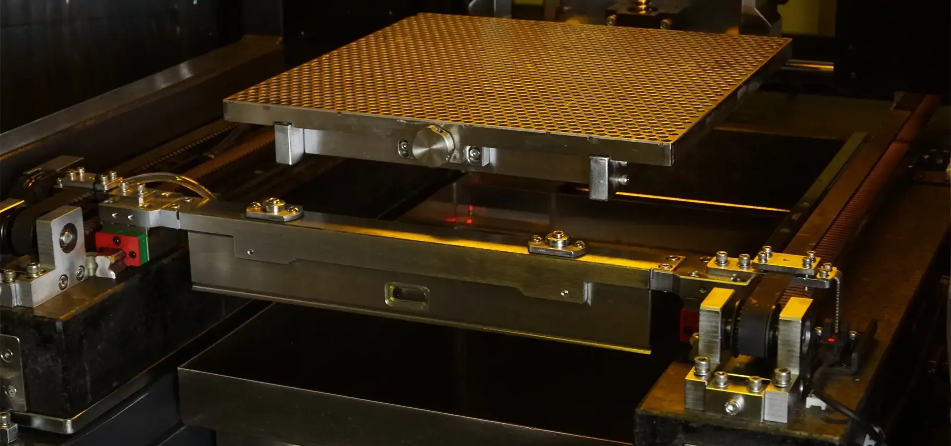 Resin recoating system in Chinese SLA 3D printer ensuring smooth layers