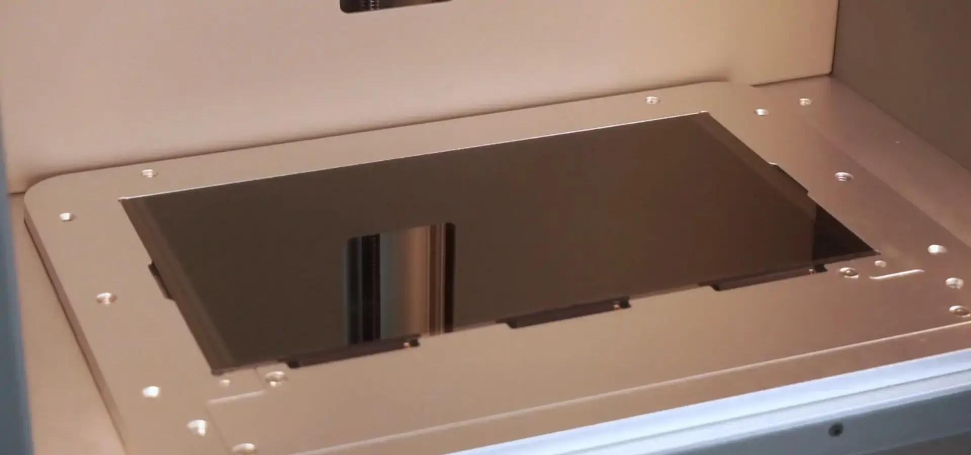 Easy maintenance resin 3D printer screen replacement process