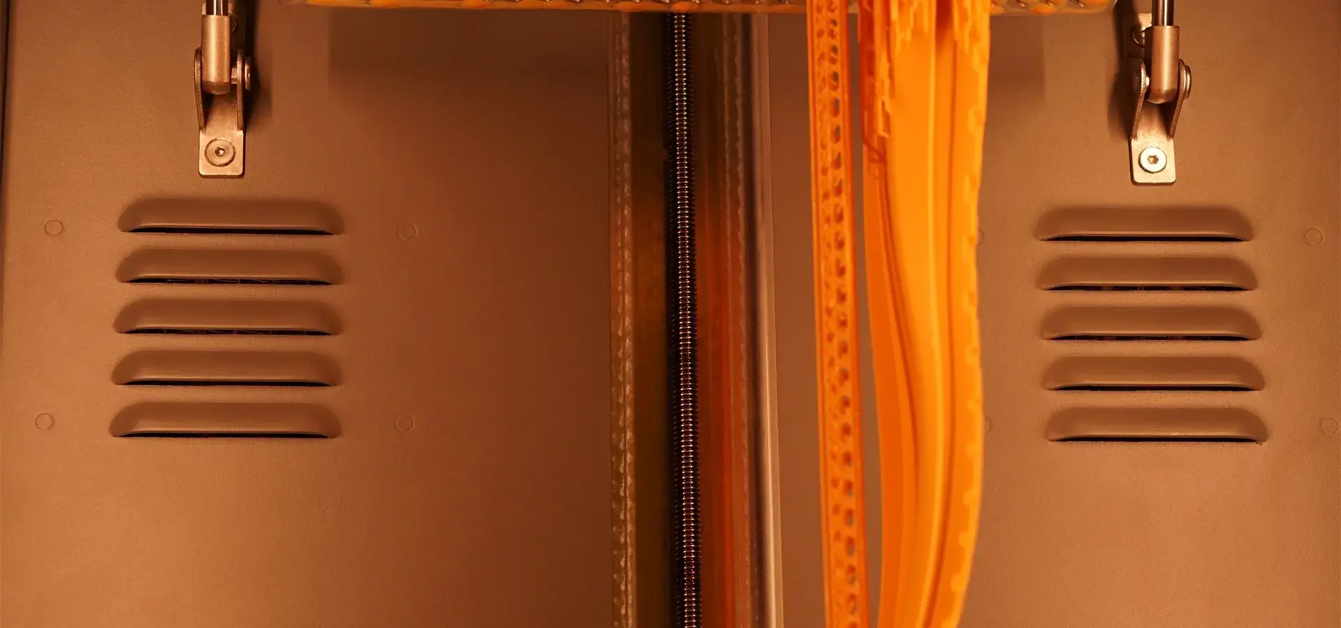 Dual heating system in LCD 3d printer ensuring resin temperature stability Dual heating system in LCD 3d printer ensuring resin temperature stability