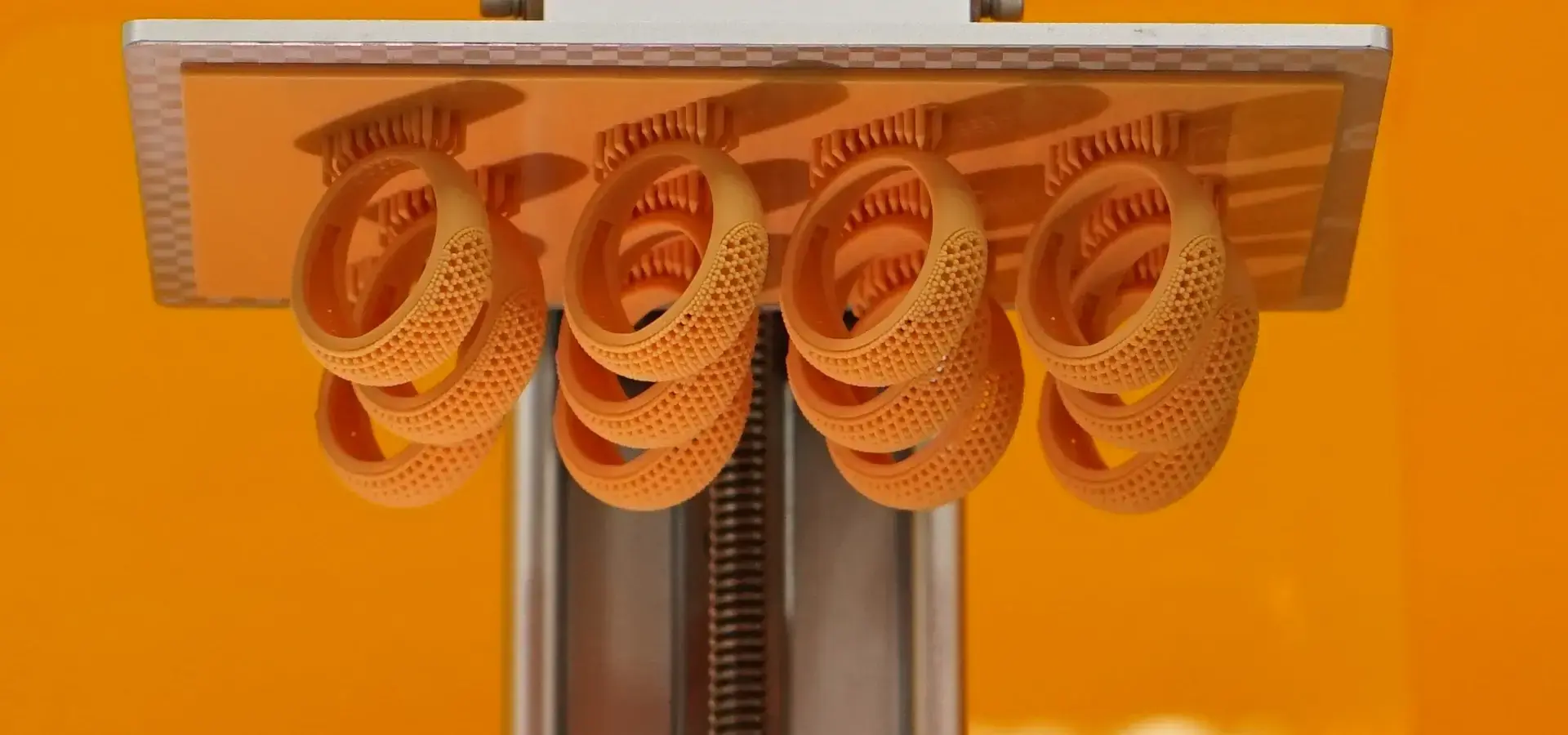 High precision resin 3D printer producing dental and jewelry prototypes with fine surface detail High precision resin 3D printer producing dental and jewelry prototypes with fine surface detail