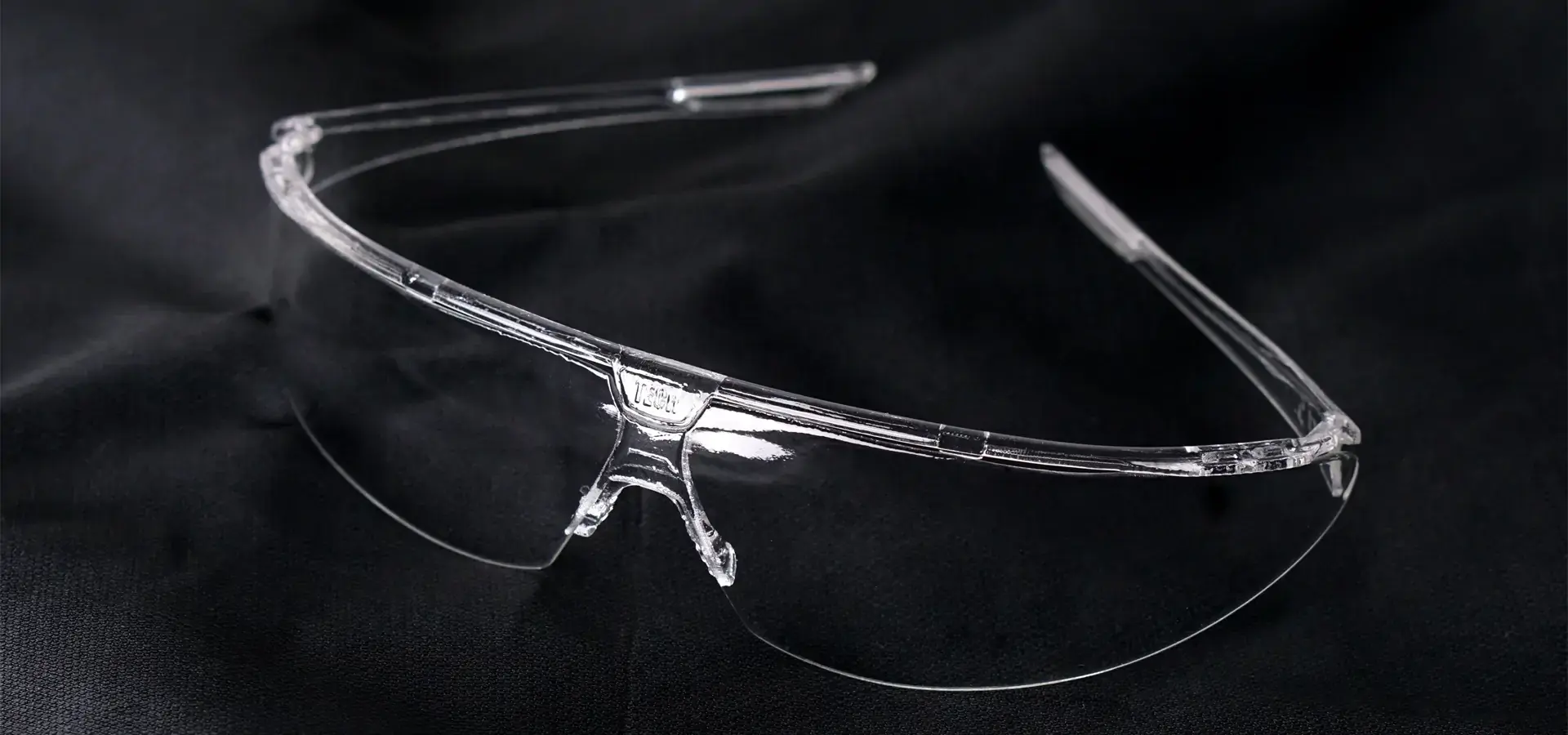 Close up comparison of Industrial SLA 3D printer surface finish with injection molded quality smoothness Close up comparison of Industrial SLA 3D printer surface finish with injection molded quality smoothness