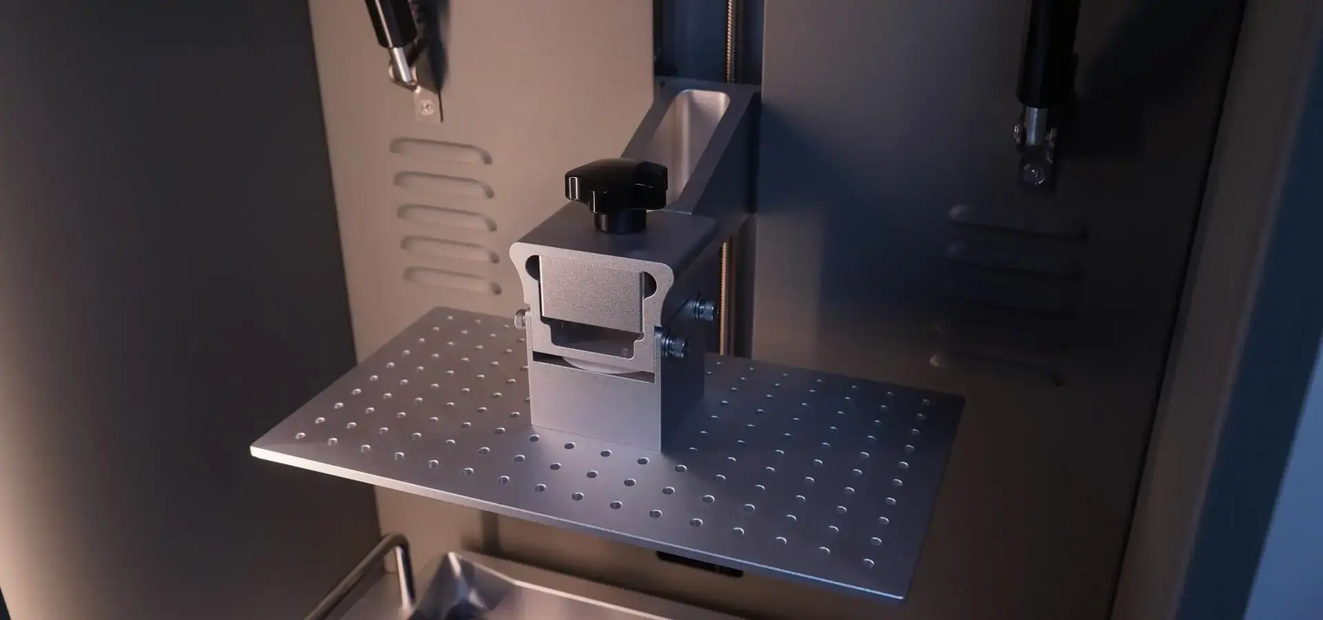 Heavy-duty metal frame and dual linear rail system of professional SLA 3D printer
