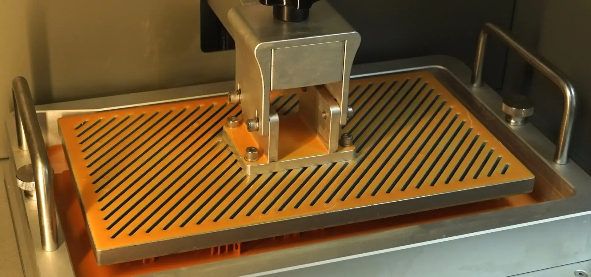 Photopolymer resin curing process in Desktop SLA 3D printer Photopolymer resin curing process in Desktop SLA 3D printer