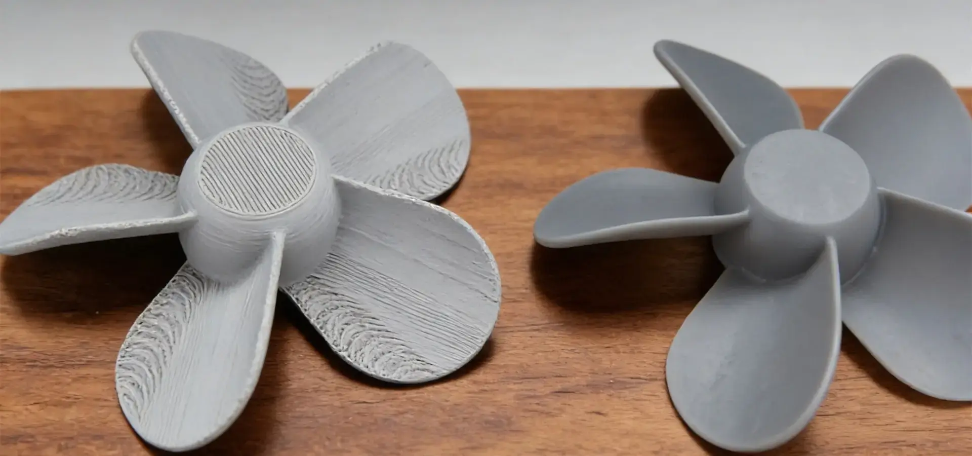 Comparison between FDM and desktop SLA 3D printer showing surface quality and layer resolution differences