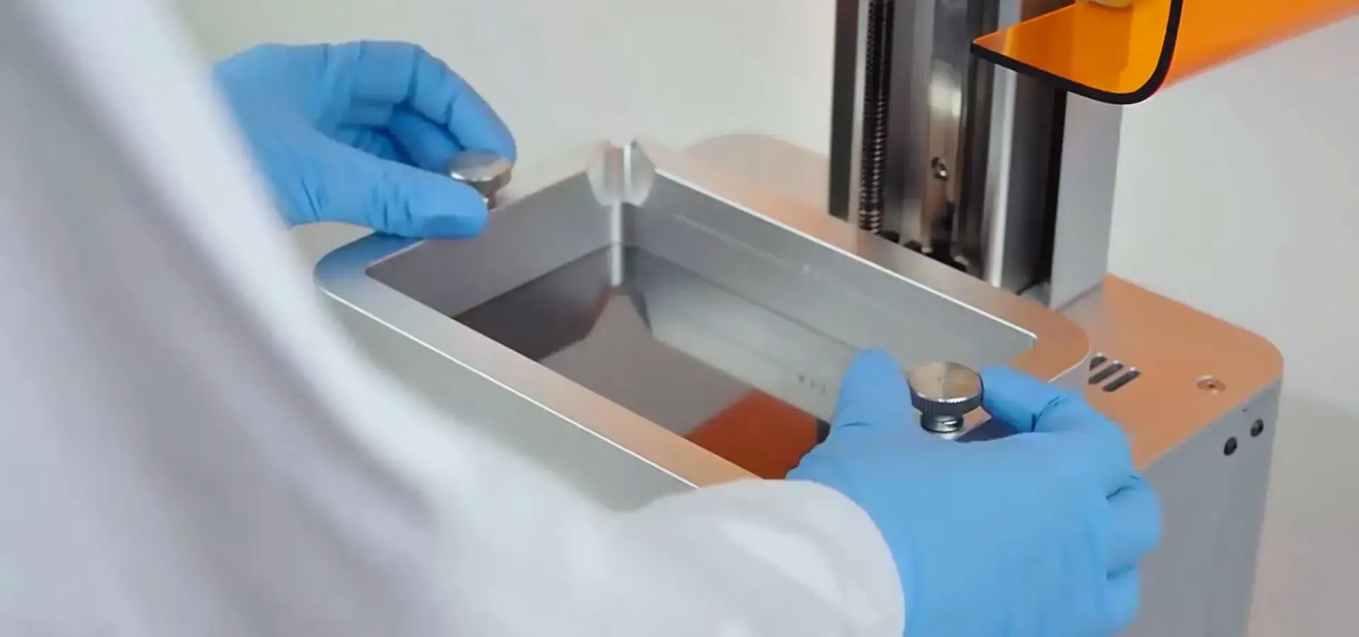 Cleaning LCD screen with isopropyl alcohol on a desktop 3D printer Cleaning LCD screen with isopropyl alcohol on a desktop 3D printer