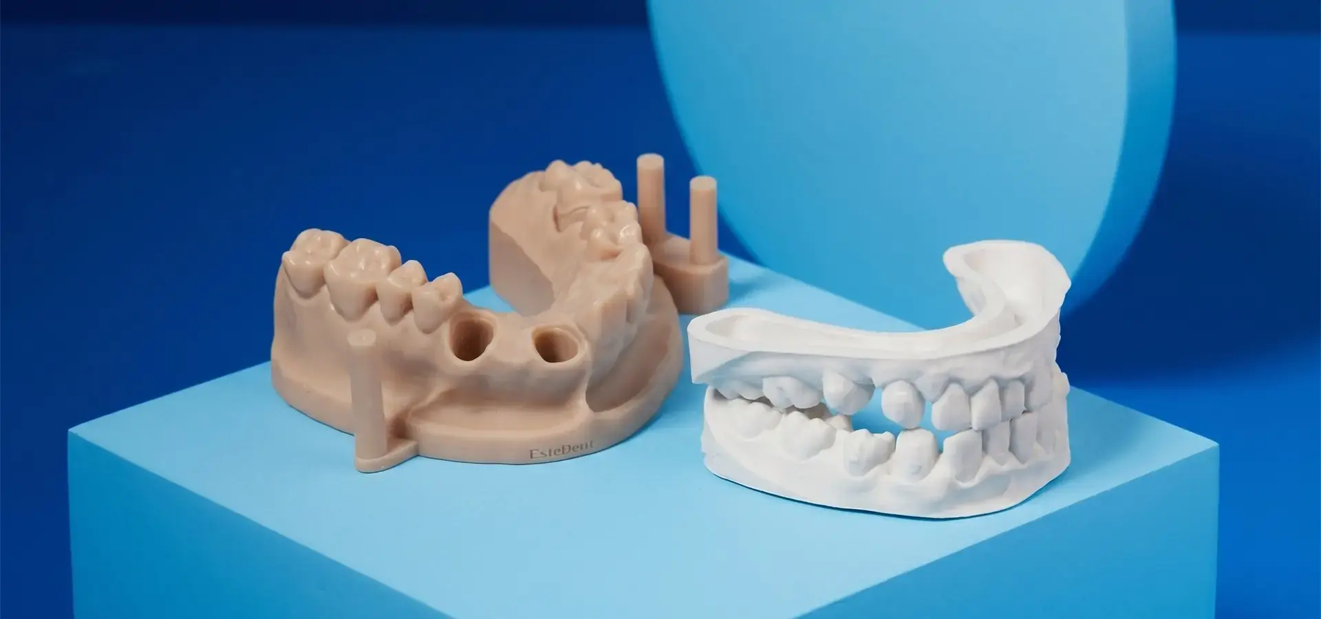 Fast resin 3D printer producing dental aligner models in a laboratory setting Fast resin 3D printer producing dental aligner models in a laboratory setting
