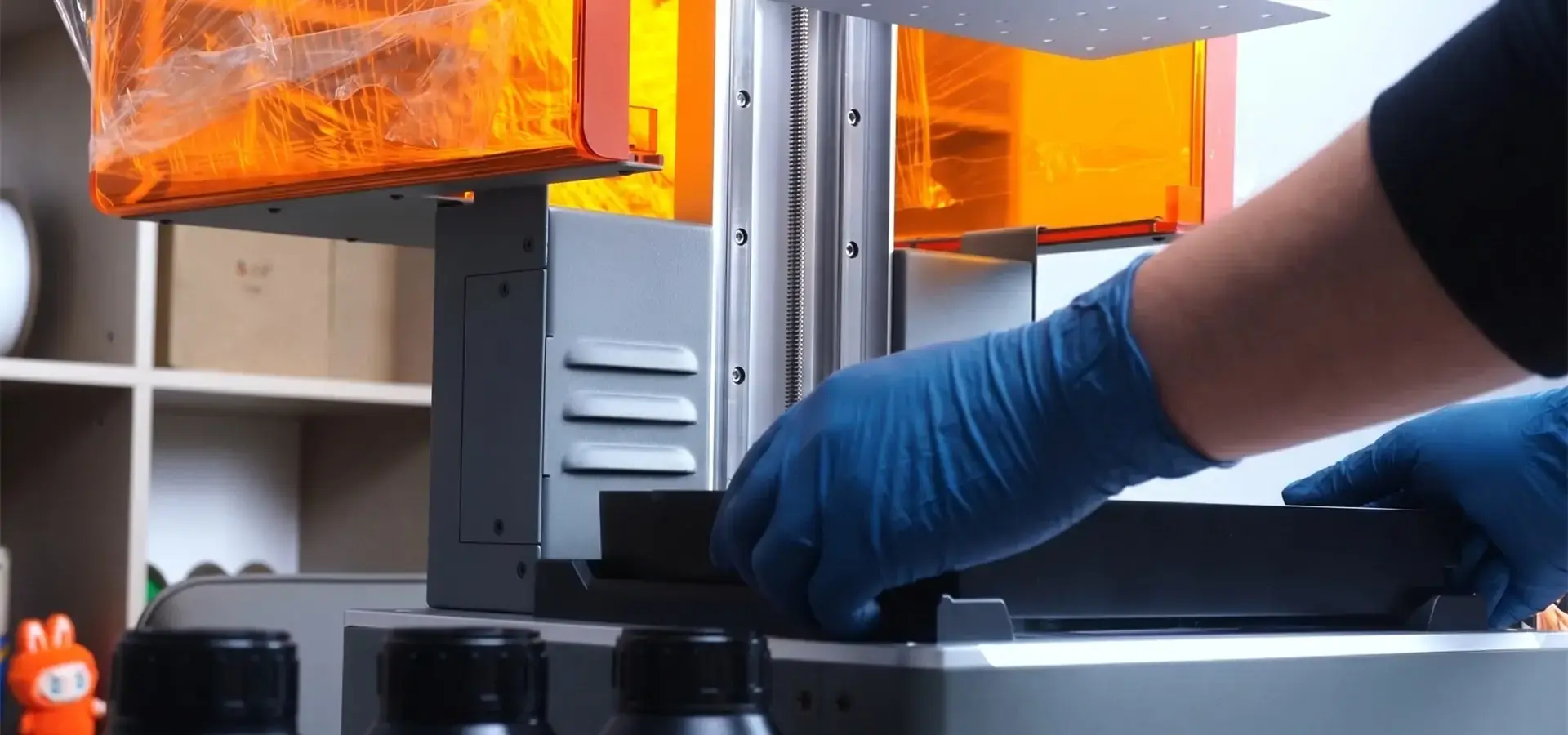 Maintenance process of stereolithography 3D printer including LCD screen cleaning and nFEP film inspection