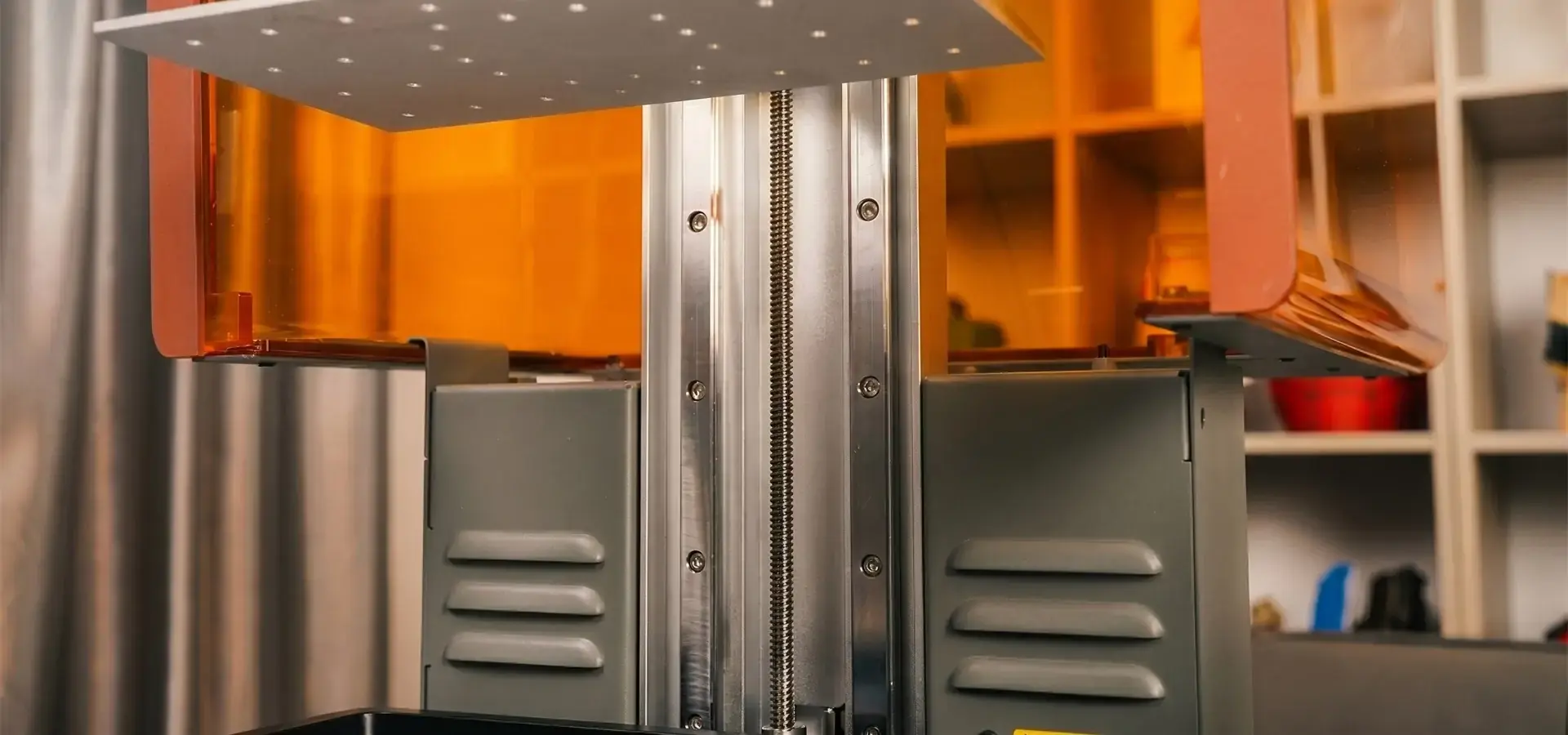 Dual linear rail Z-axis system improving stability in Fast resin 3D printer during high-speed printing