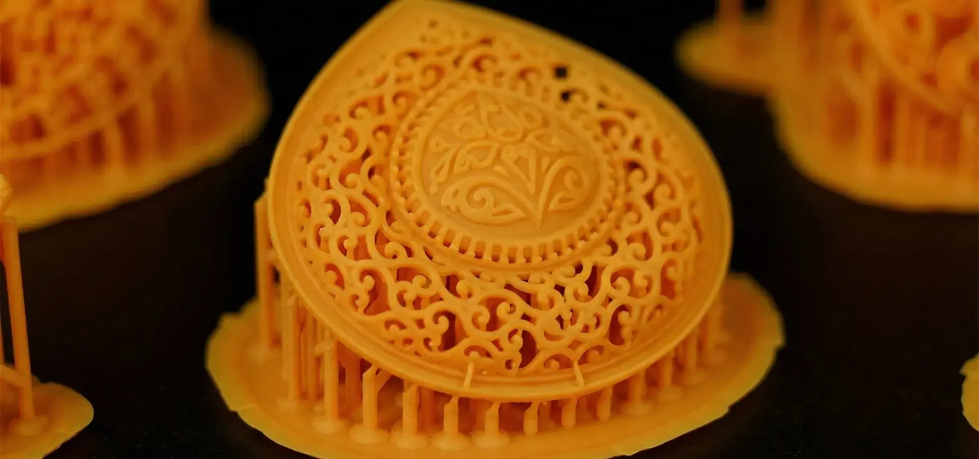 High precision Desktop 3D printer showing 9K LCD resolution and micron level surface detail