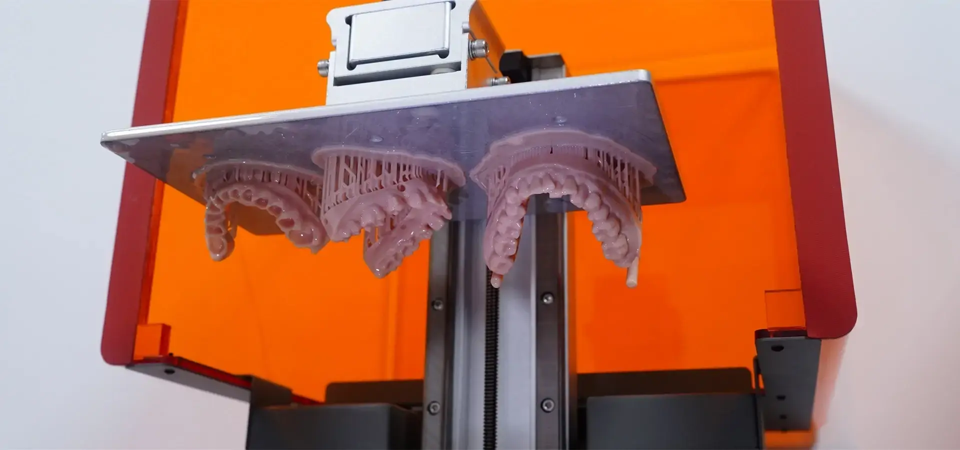 Cost-efficient stereolithography 3D printer reducing material waste in manufacturing