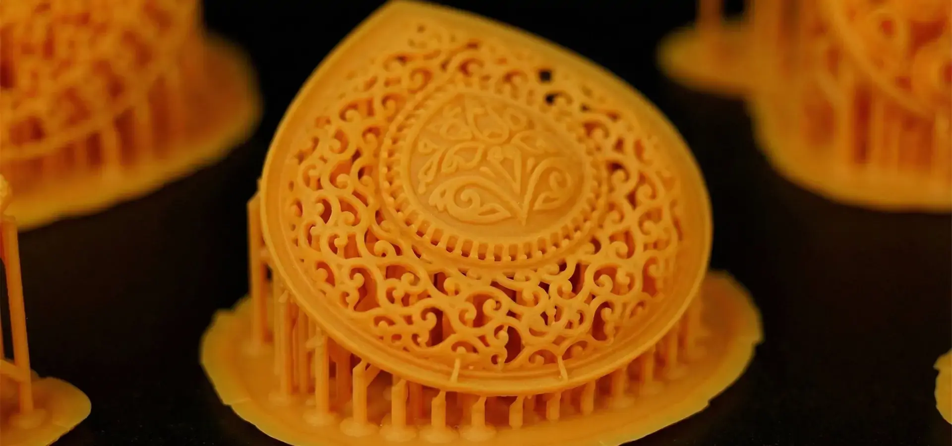 Desktop 3D Printer creating high-detail jewelry casting master patterns