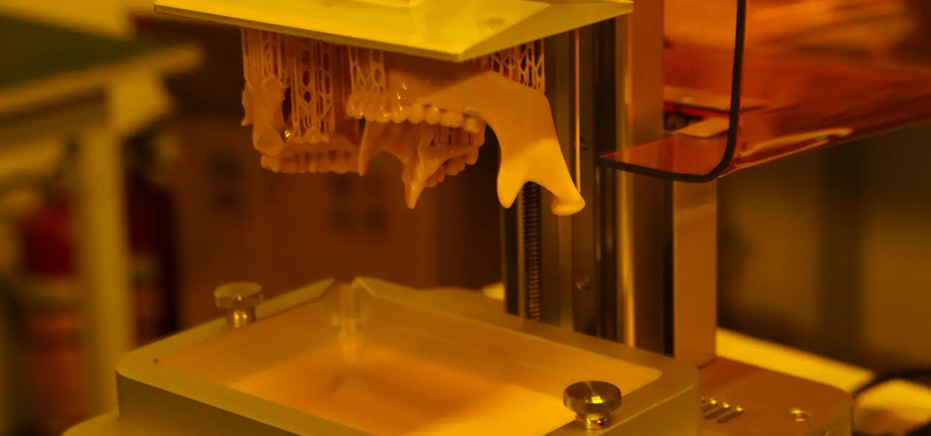 High-resolution monochrome LCD of a stereolithography 3D printer curing resin