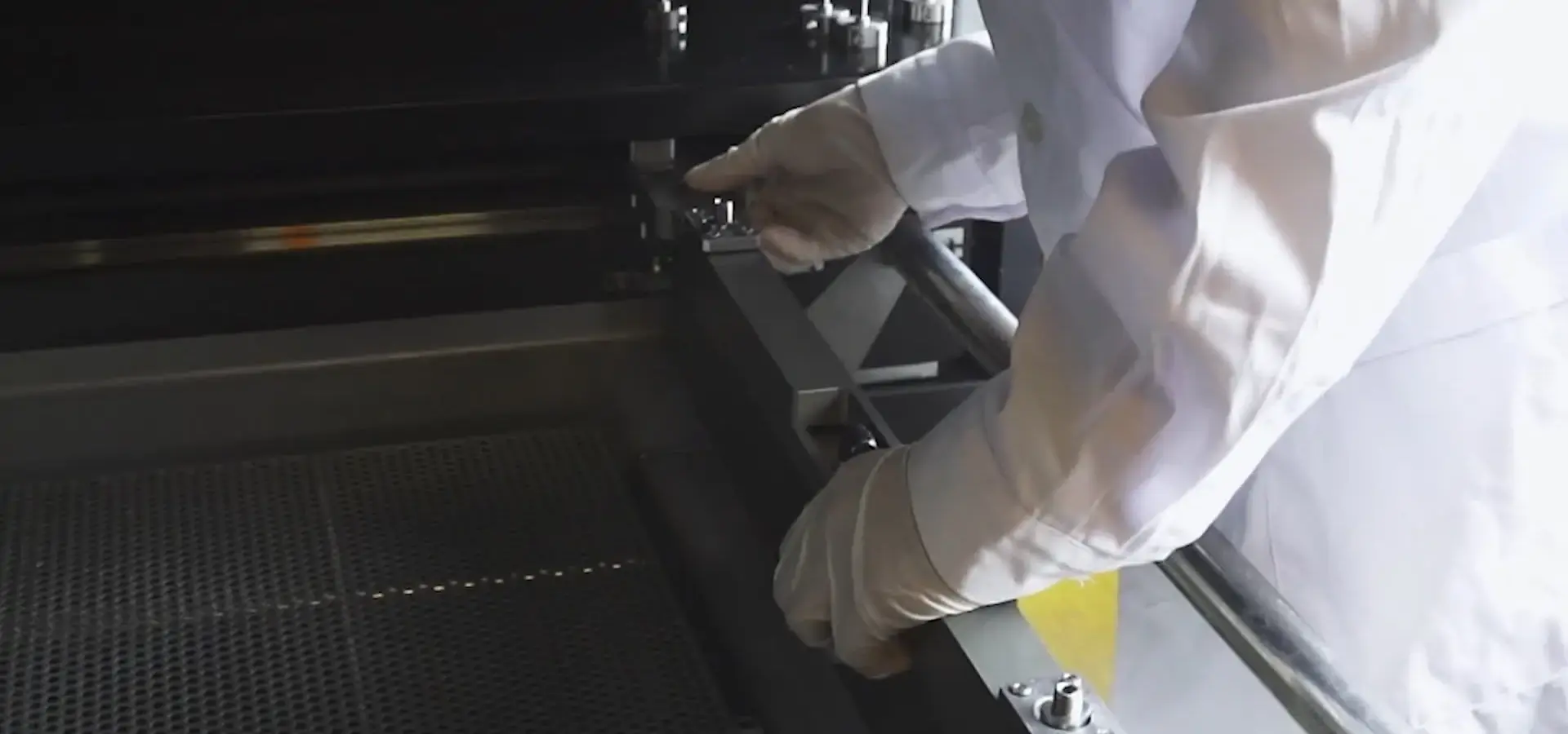 Build platform flatness inspection in Industrial SLA maintenance process Build platform flatness inspection in Industrial SLA maintenance process