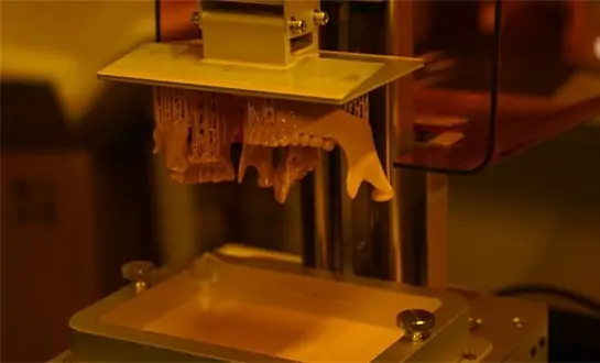 Гэрийн хэрэглээнд зориулсан хамгийн сайн ширээний 3D хэвлэгчийг ямар онцлог шинж чанарууд болгодог вэ?